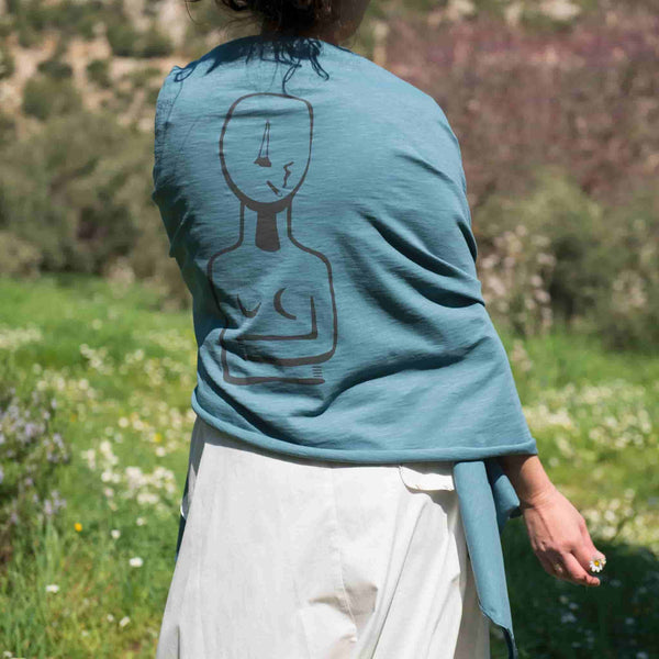 sjaal - woman wearing female indigo blue cotton stole shawl scarf modern cycladic idol outdoors